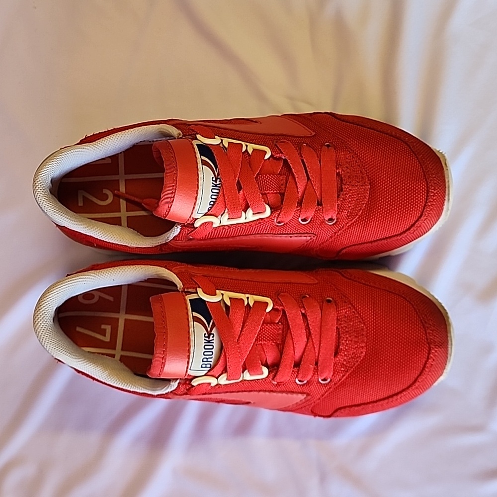 Brooks varsity retro chariot sneaker